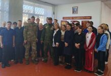 В Красноярской СОШ Советского района прошла встреча старшеклассников и педагогов с участниками специальной военной операции